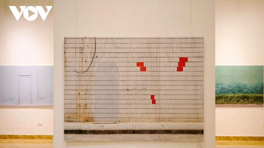 Belgian photographer opens first solo show ‘The State of Things’ in Hanoi